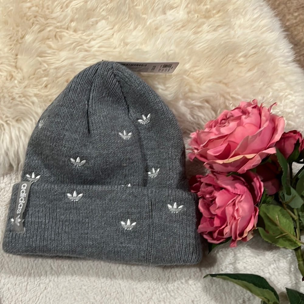 ADIDAS Embroidery Beanie 💄💋